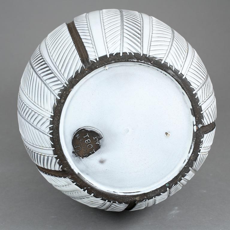 GOLVVAS, stengods, "Paprika", Anna-Lisa Thomson, Upsala Ekeby. I produktion 1951-1969.