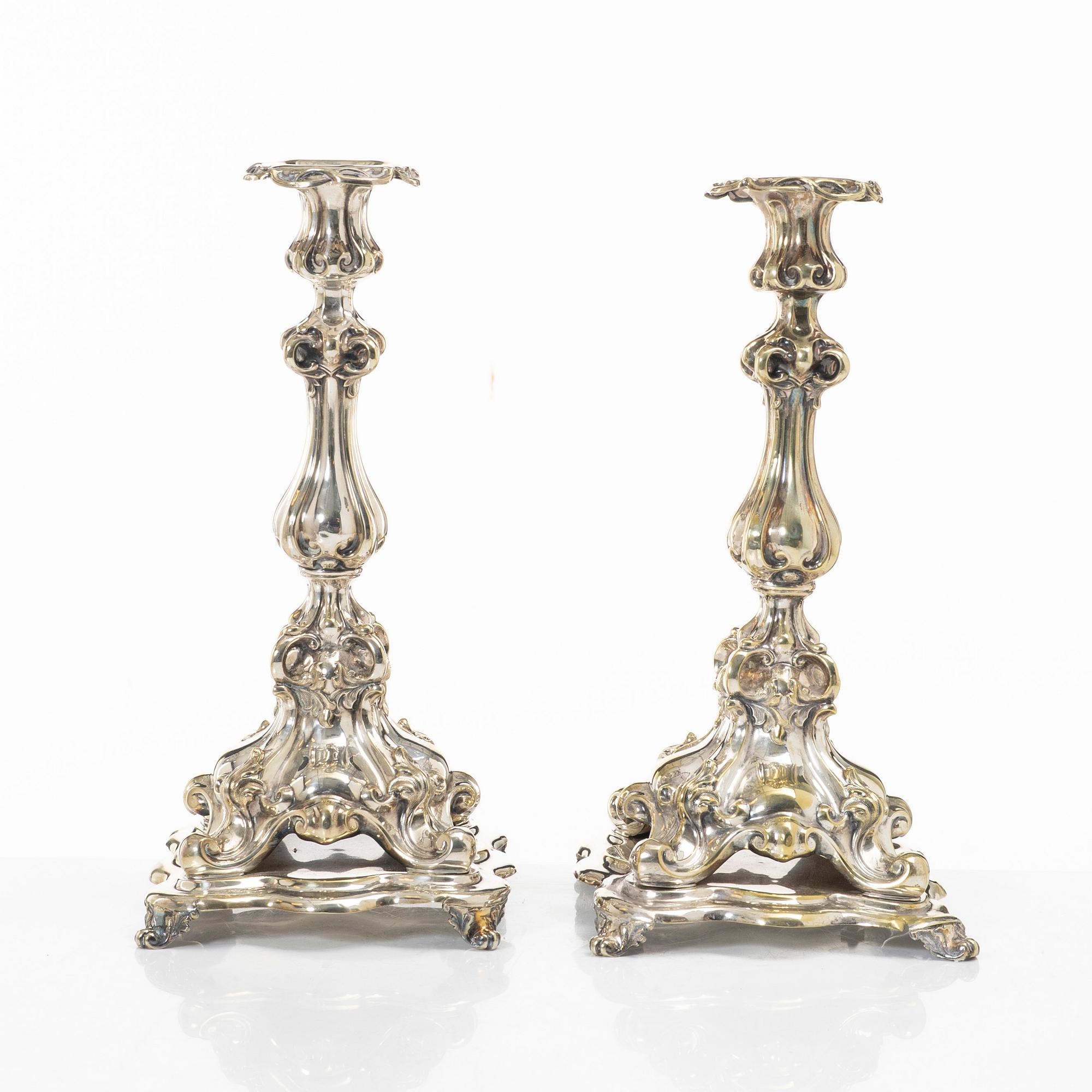 Kandelabrar, ett par, Rokokostil, nysilver, 1900-tal.