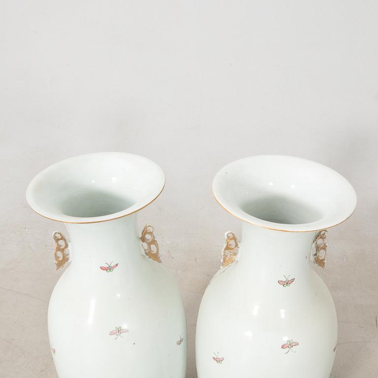 Golvvaser ett par Kina 1900-tal porslin.