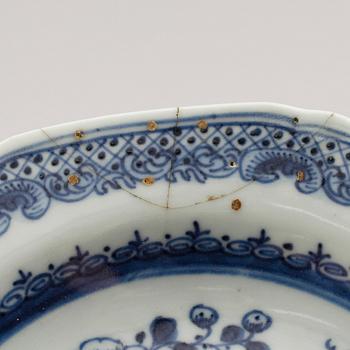 SAMLING KINESISKT PORSLIN, ca 14 delar, 1700-/1800-tal.