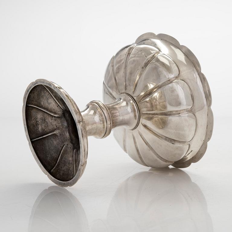 P.E. Sundberg, a footed silver bonbonnière, maker's mark of P.E. Sundberg, Trosa 1867.