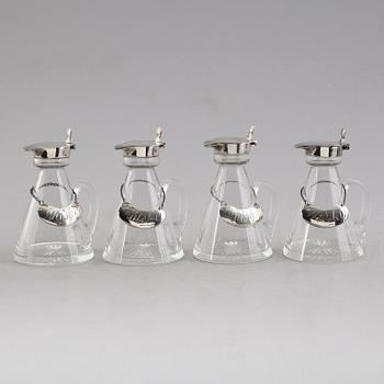 WHISKYKARAFFER, 4 st, glas med silverlock och etiketter, Birmingham 1929.