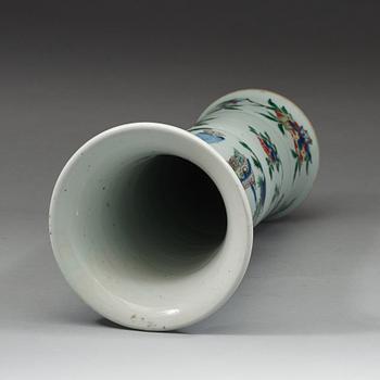 A wucai trumpet vase, Qing dynasty, presumably 19th century.