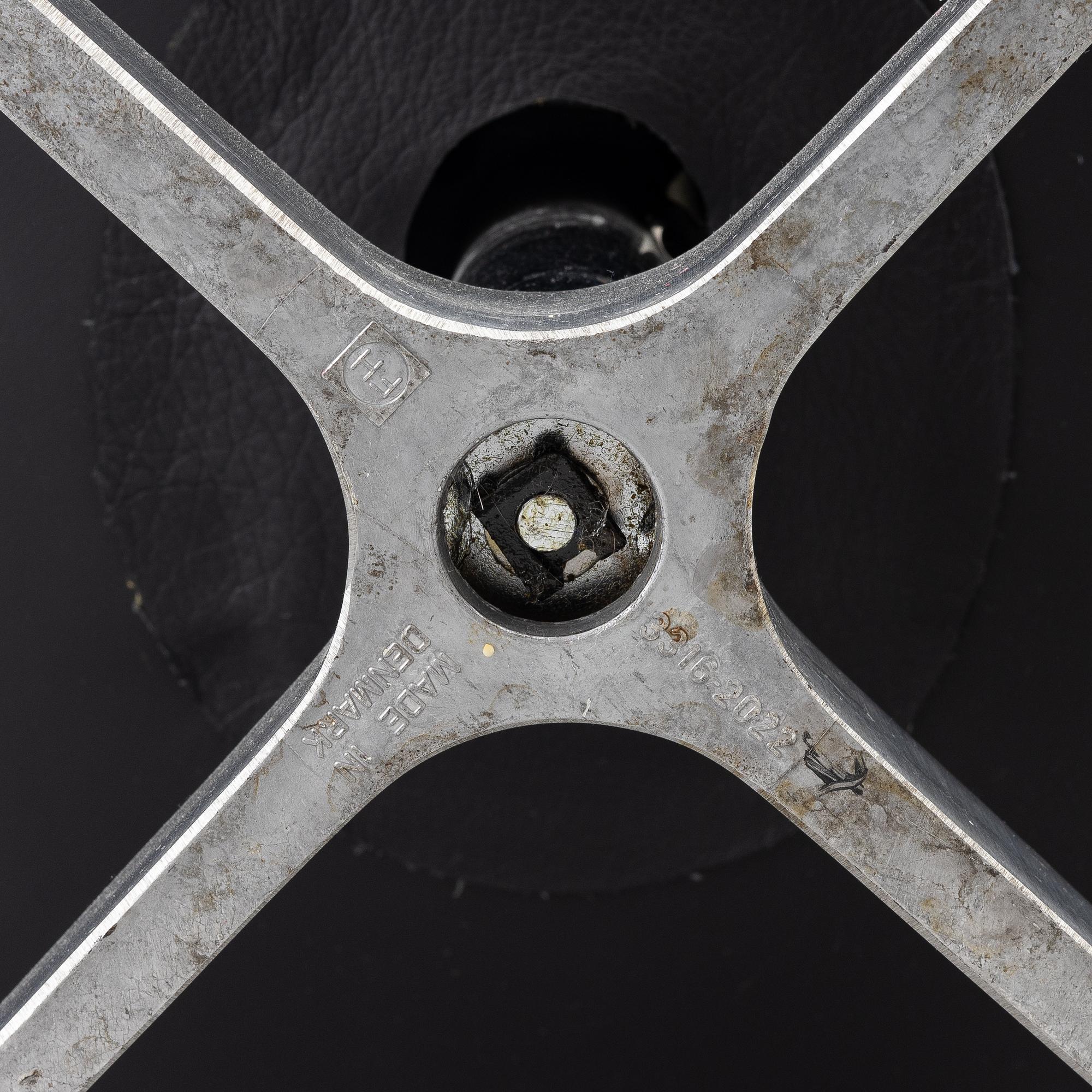 Arne Jacobsen, a 'The Egg' armchair, Fritz Hansen, Denmark, late 20th Century.