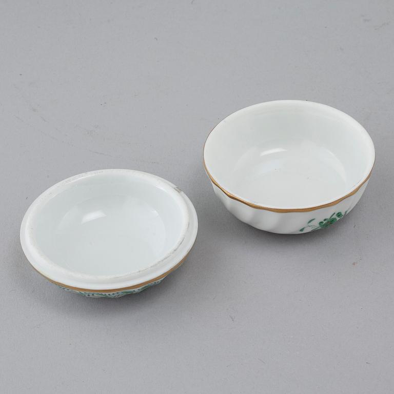 48 pieces of porcelain tableware from Herend, model "Indian Basket", 20th century.