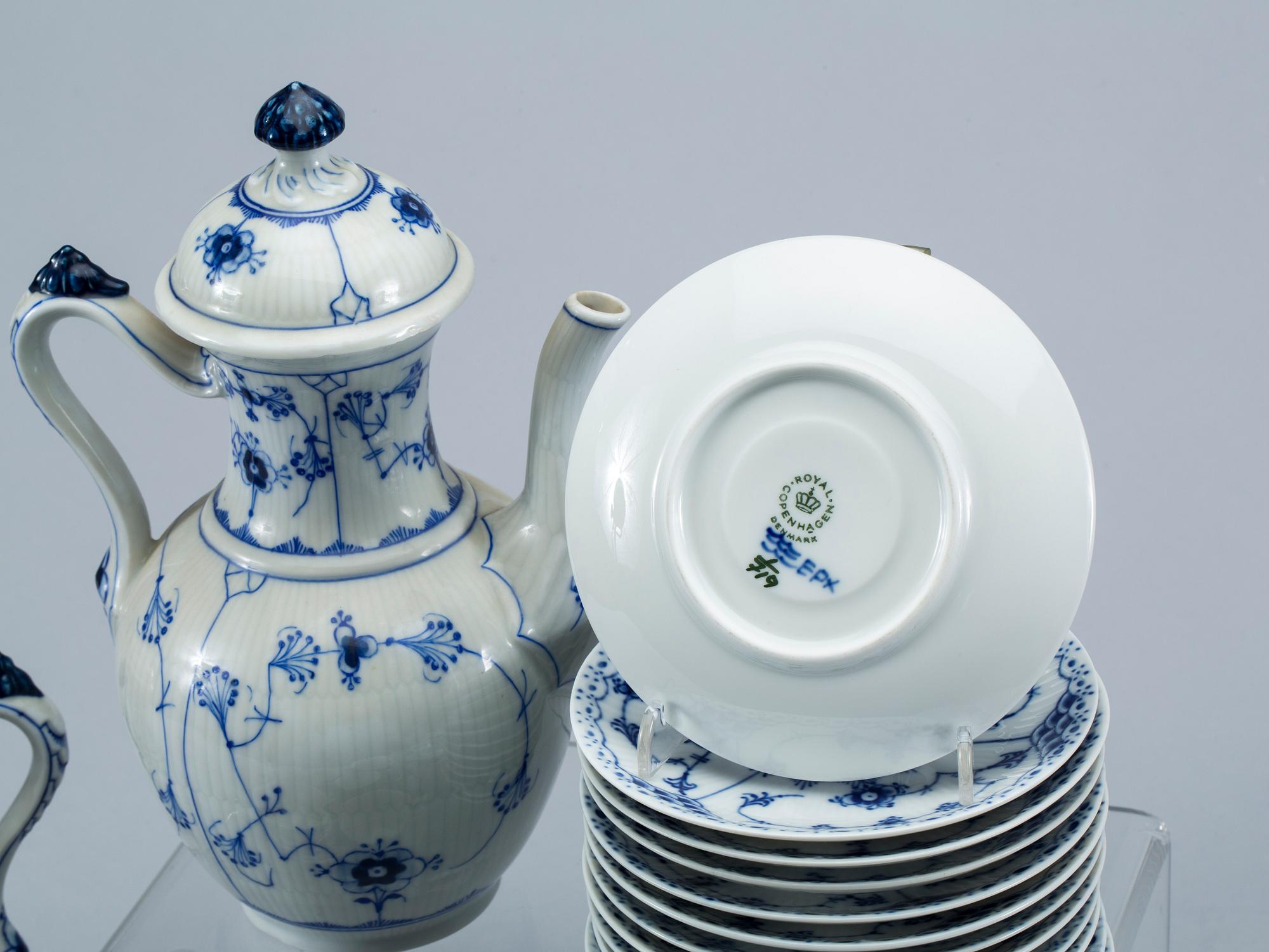 KAFFE och TESERVIS, 22 delar, porslin, "Musselmalet", Royal Copenhagen, 1900-talets andra hälft.
