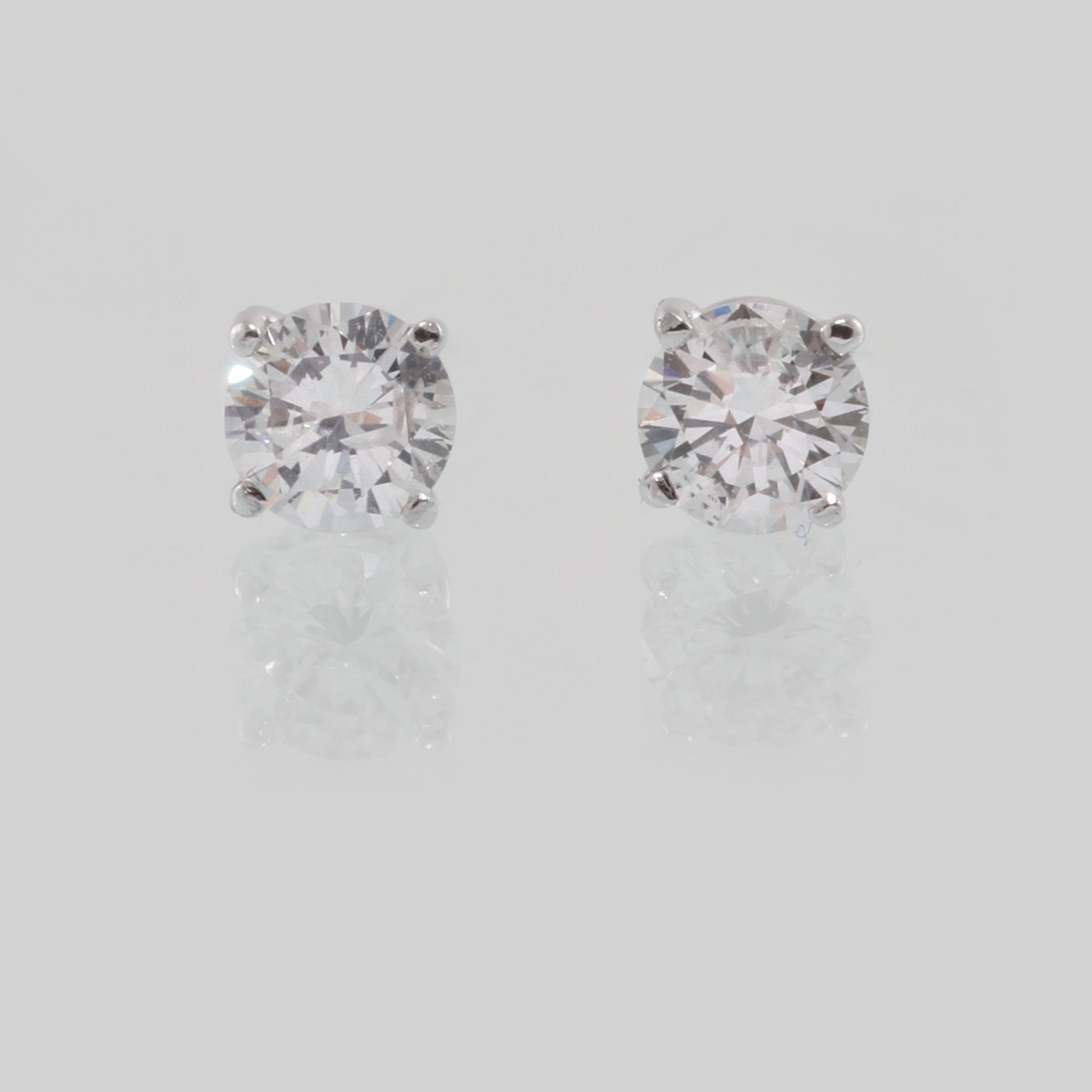 ÖRHÄNGEN, 18K vitguld med briljantslipade diamanter ca 1.20 ct. Vikt 1,3 gram.