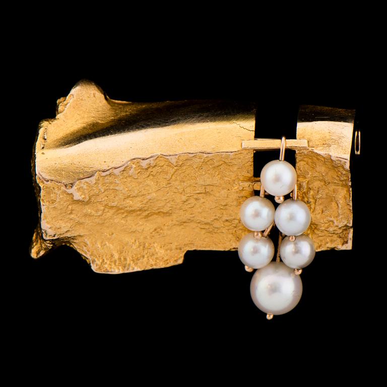 Björn Weckström, BROOCH,  "White Cluster", cultured pearls, 14K gold. Lapponia 1966.