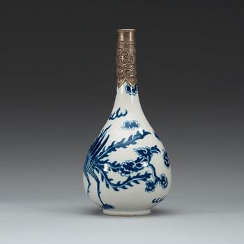 A blue and white vase, Qing dynasty.