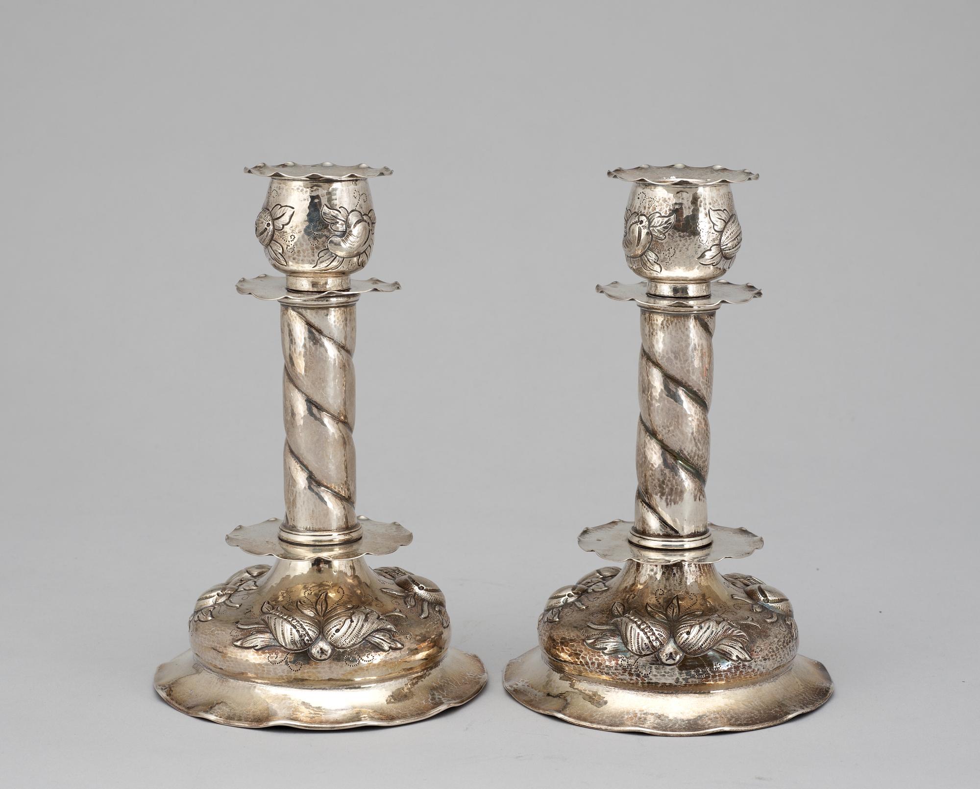 LJUSSTAKER, ett par, silver. Barockstil, CG Råström, Stockholm 1946.
