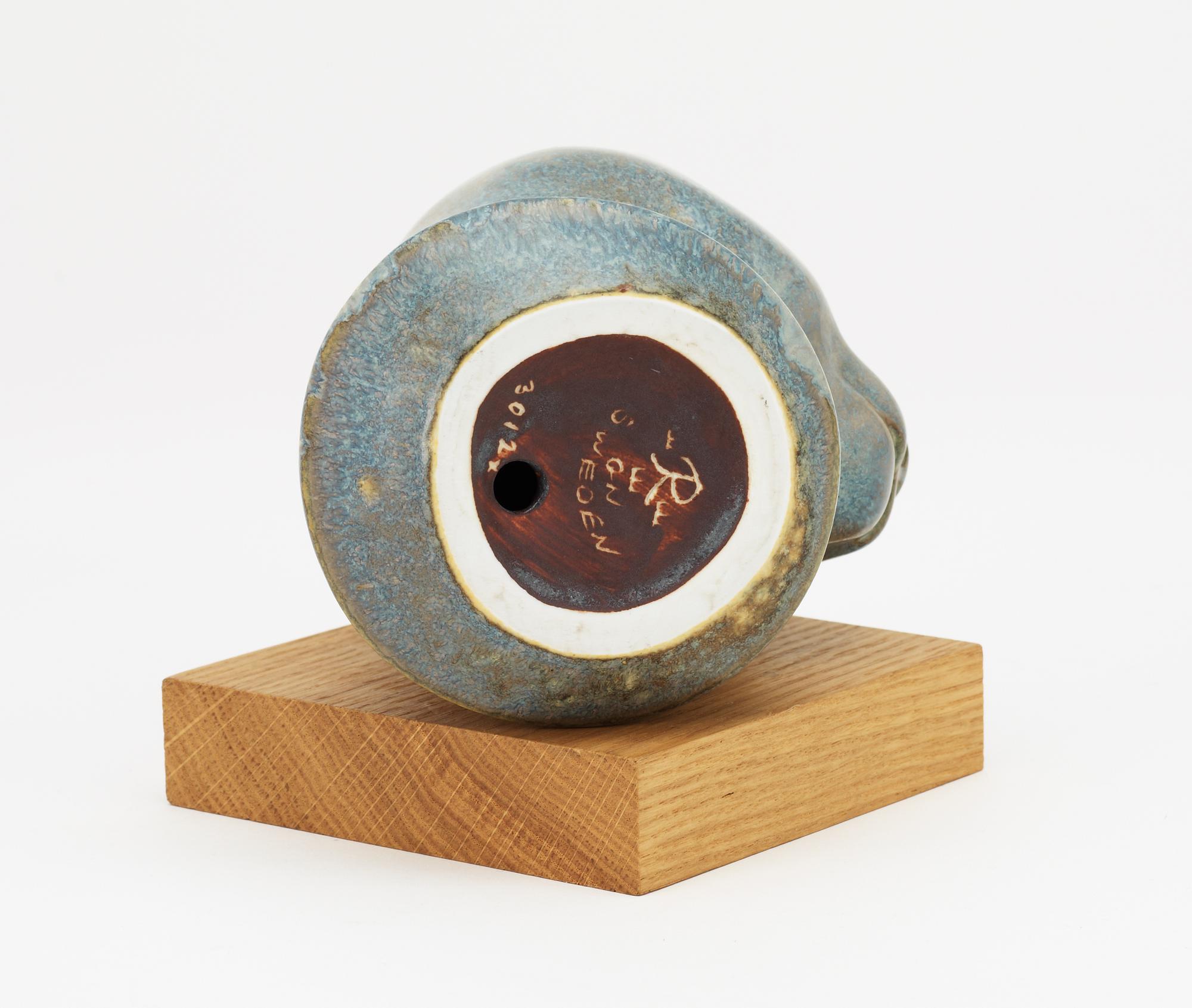 A Gunnar Nylund stoneware figure of a cat's head, Rörstrand.