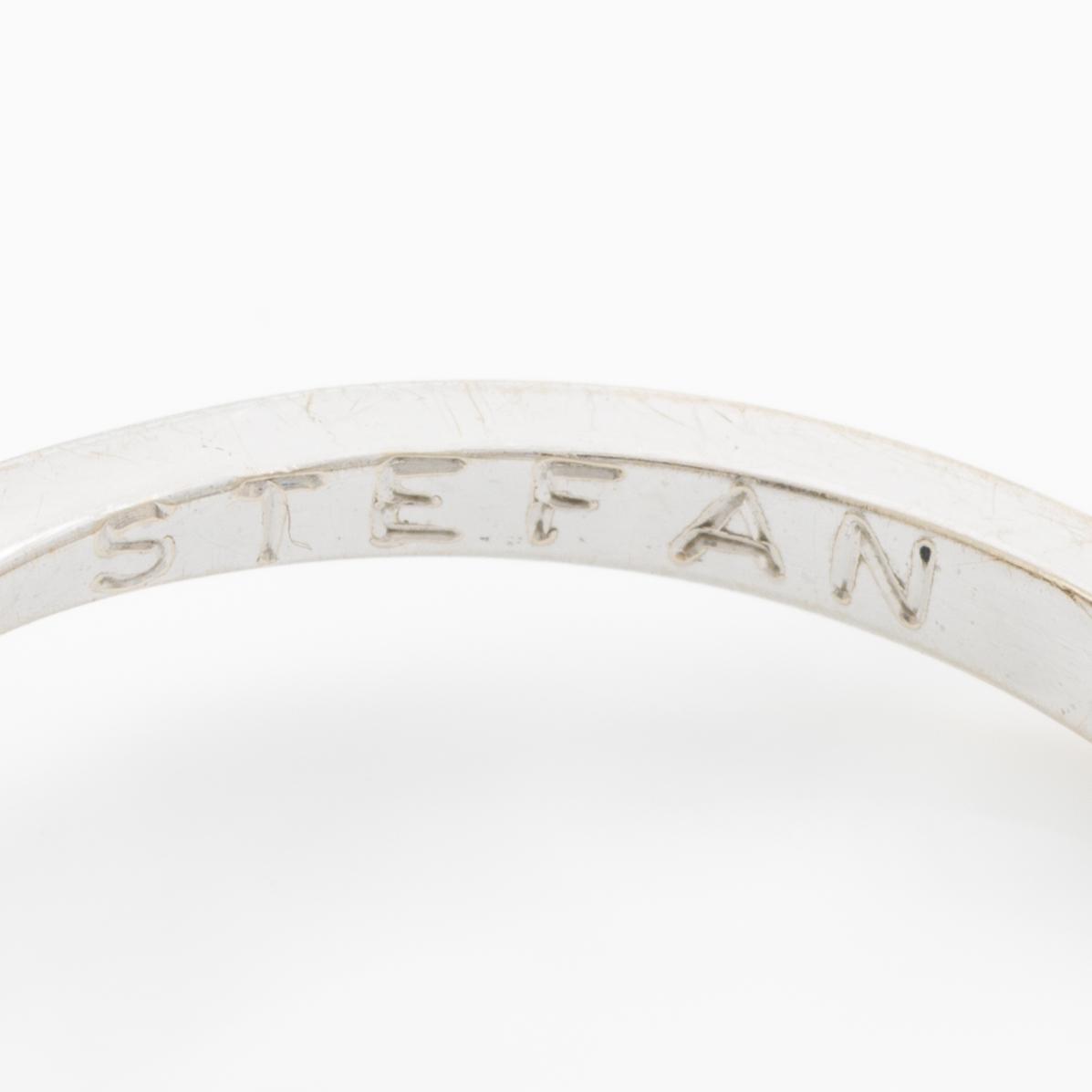 Ring, cameo model, white gold with brilliant-cut diamonds.