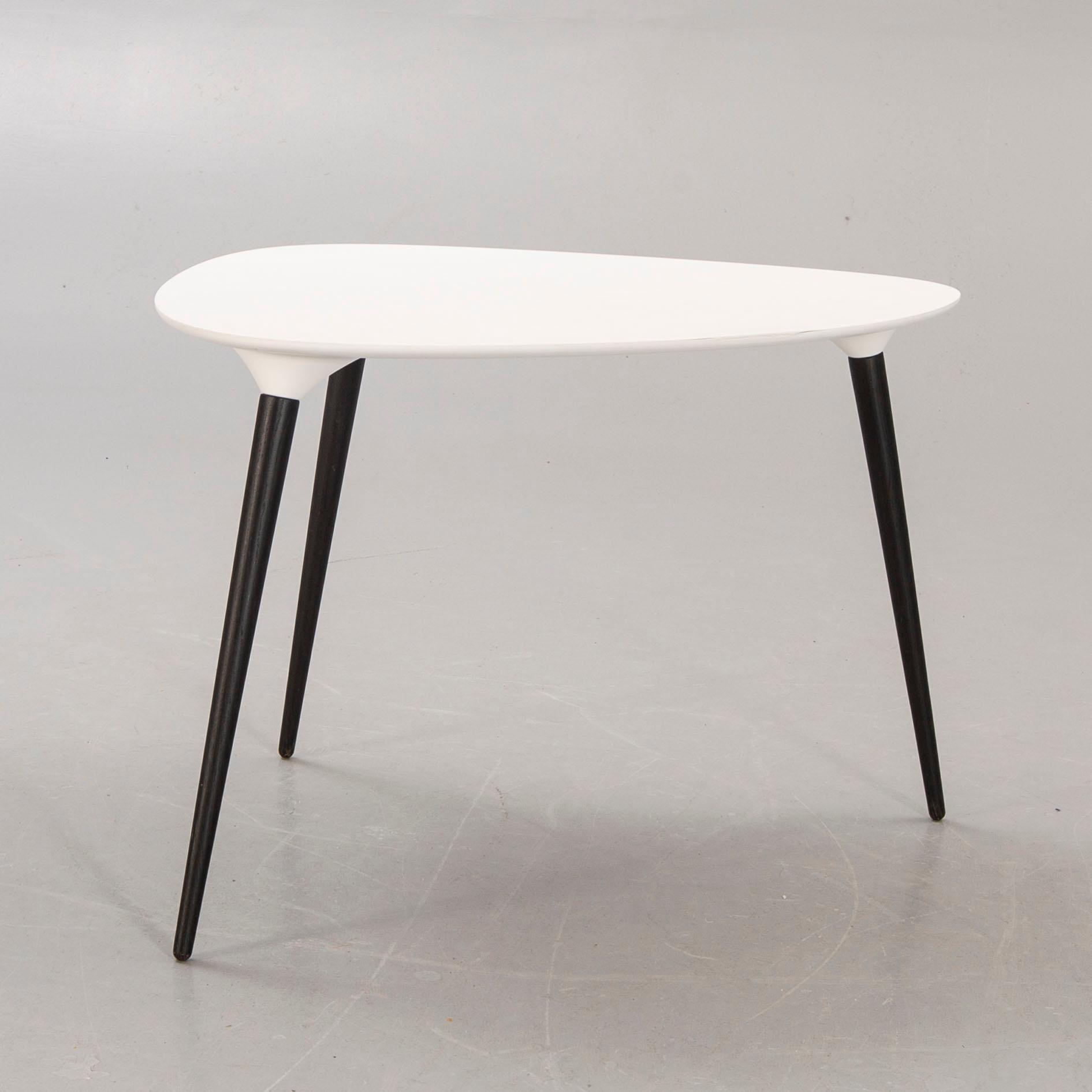Thomas Pedersen, a laminate "Icicle 1230" coffee table for Fredericia furniture Denmark.