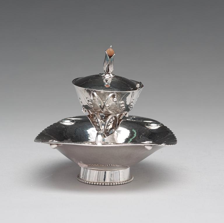 Georg Jensen, a bowl with cover on stand, Copenhagen 1919, design nr 81, 830/1000 silver.