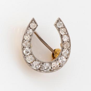 Old-cut diamond horse shoe brooch.