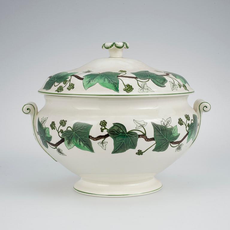 TERRIN med LOCK, porslin, "Napoleon Ivy", Wedgwood, 1900-talets andra hälft.