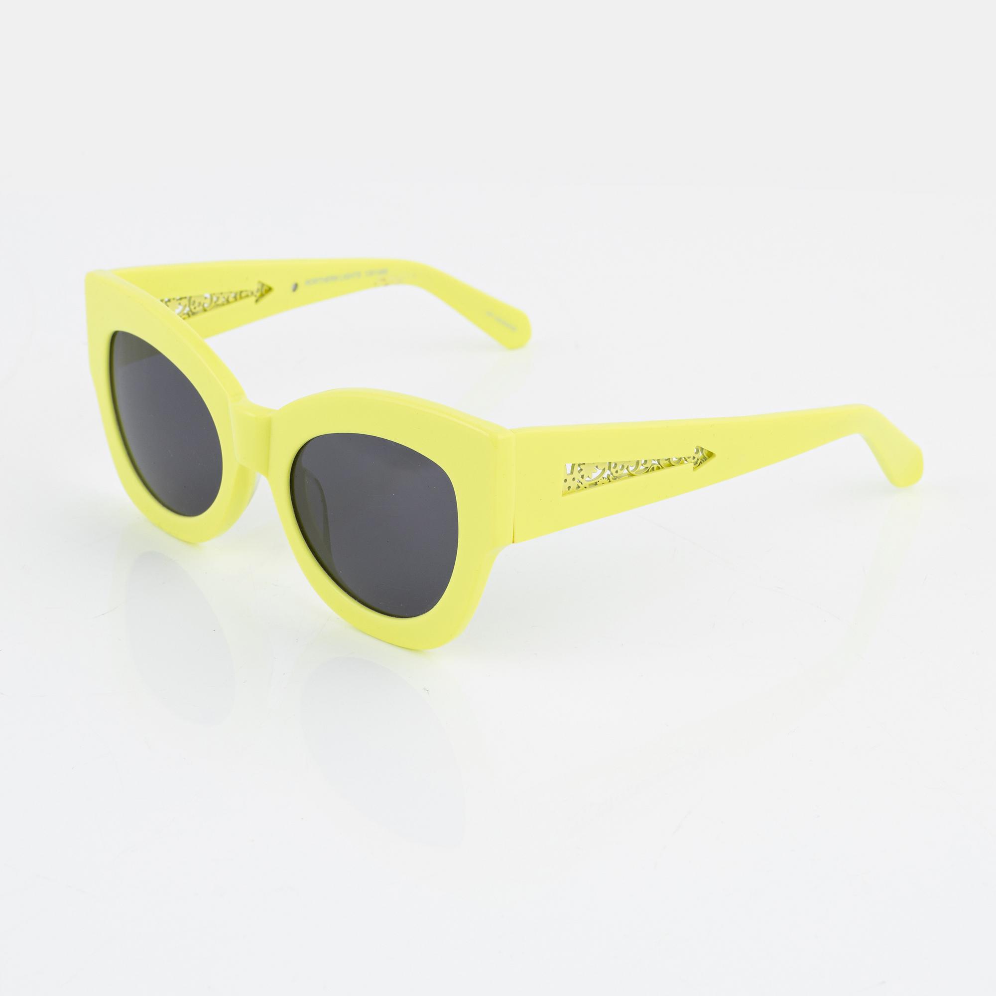Karen Walker, solglasögon "Northern lights".