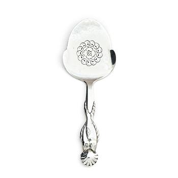 512. Georg Jensen, a sterling silver fish server, design no 55, Copenhagen 1919-1927.