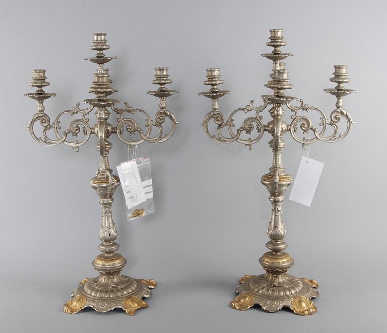 KANDELABRAR, ett par, metall, nyrokokostil.