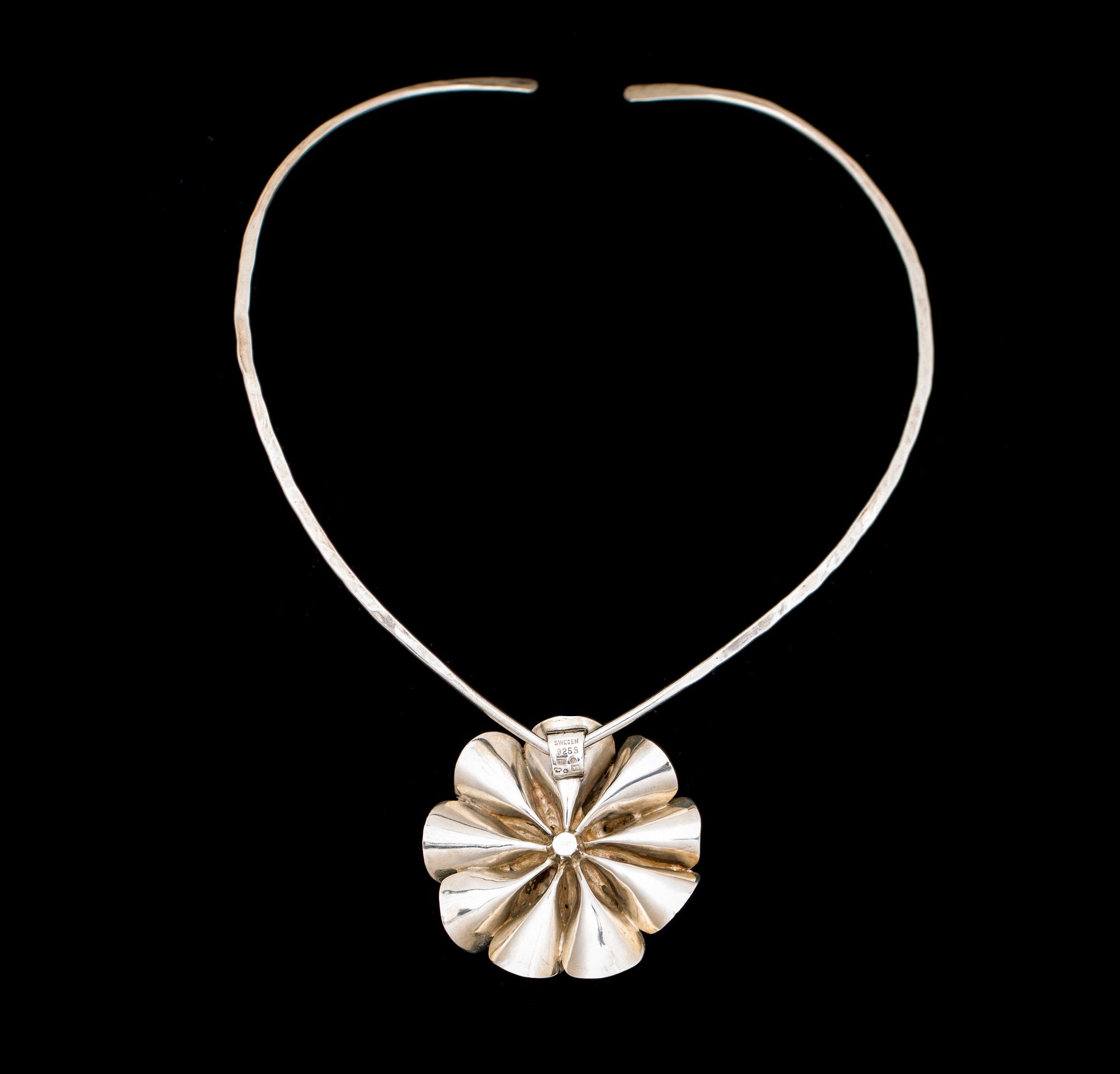 COLLIER MED HÄNGE, sterlingsilver, Stigbert, Stockholm samt Klintz, Stockholm, 1973. Totalvikt ca 60 g.