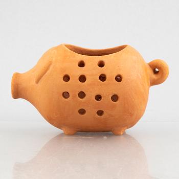 Lisa Larson, ljusstakar, 6 st, ljuslykta samt salt- och pepparströare, stengods och majolika, bl.a. Höganäs.