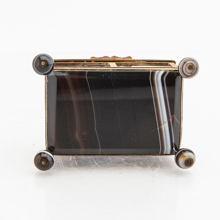 An early 20th century agate box.