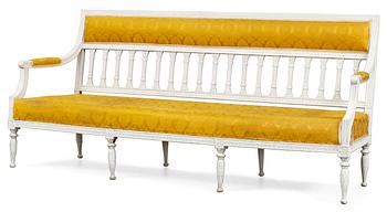 926. A Gustavian sofa.
