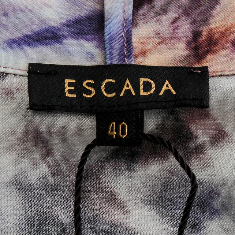 BLUS, Escada.