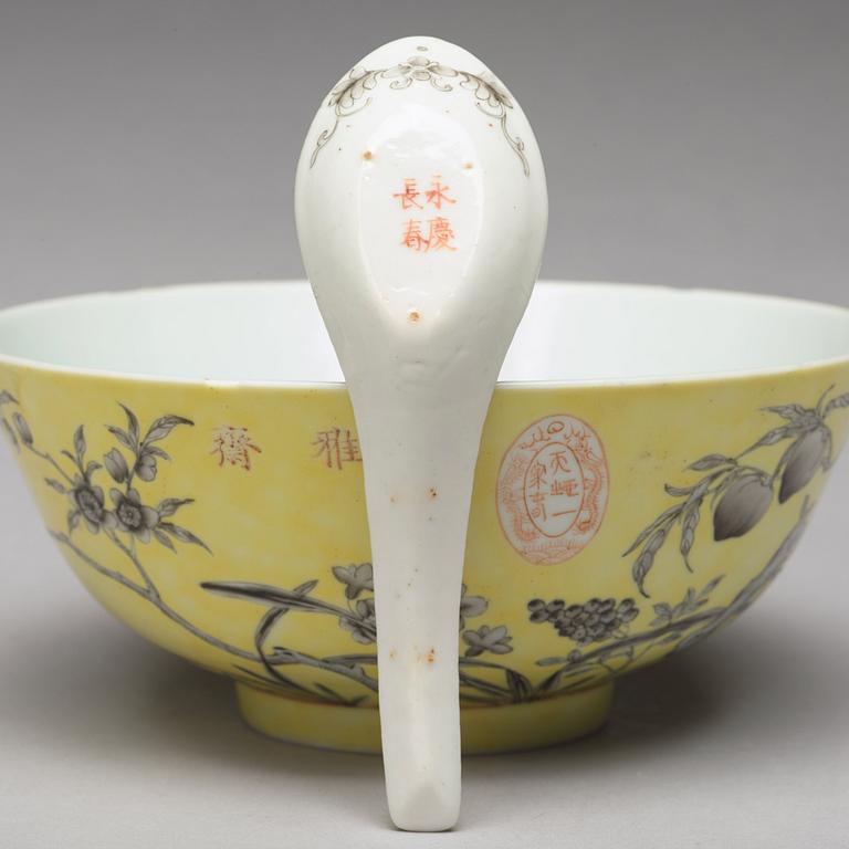 A yellow glazed grisaille bowl and spoon, Qing dynasty, Guangxu period (1875-1908).