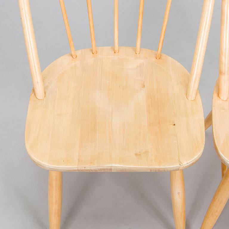 Carl Gustaf Hiort af Ornäs, four mid-20th century spindle chairs for Huonekalutehdas Oy, Ekwall Ab, Pori, Finland.