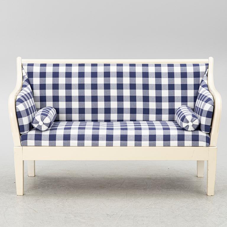 Soffa, gustaviansk stil, 1900-talets första hälft.