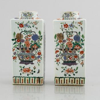 Two famille verte vases, late Qing dynasty, circa 1900.