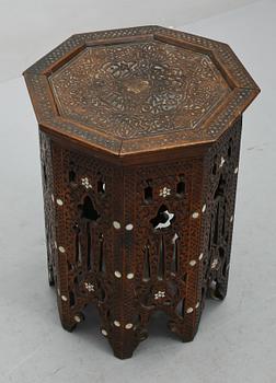 PALL, orientalisk, 1900-tal.