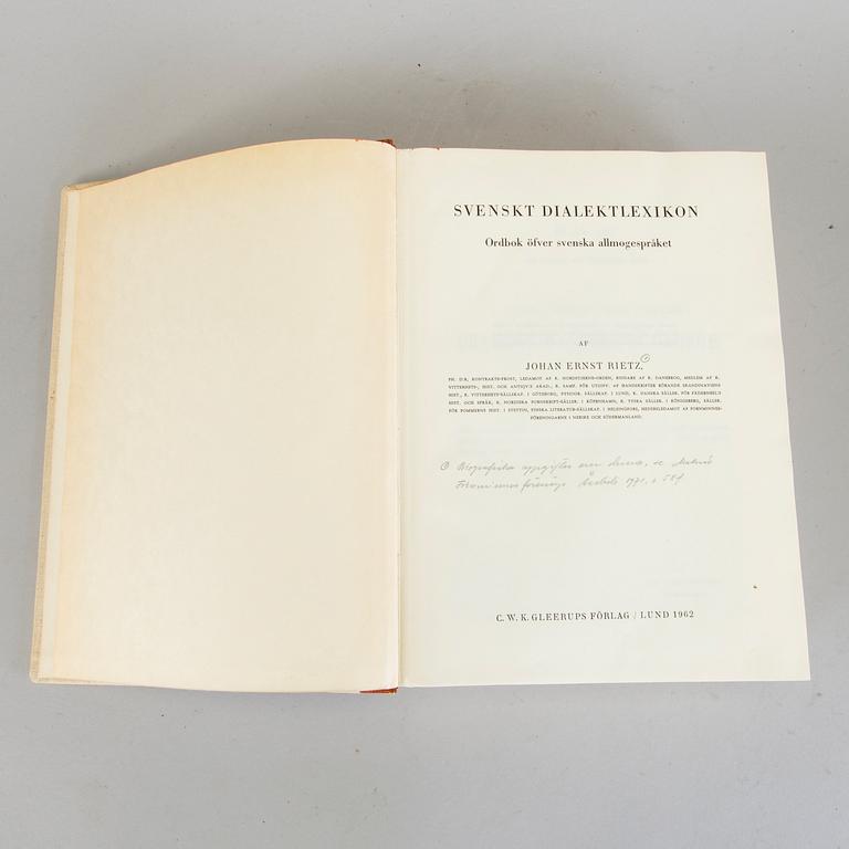 BOK: Svenskt dialektlexikon. Ordbok öfver svenska allmogespråket
av Johan Ernst Rietz, 
C. W. K. Gleerup 1962.