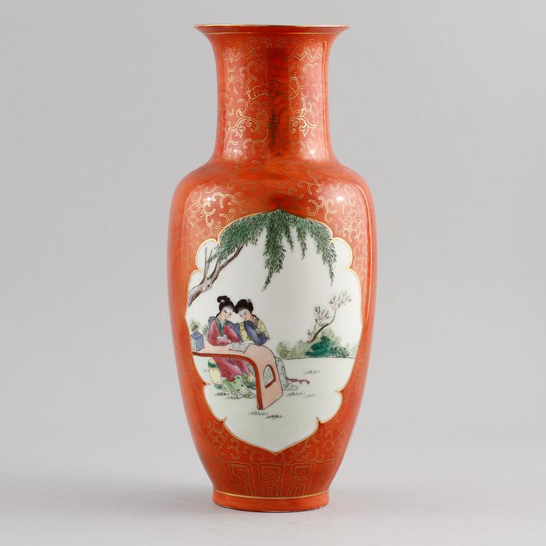 VAS, porslin, Kina, 1900-tal.