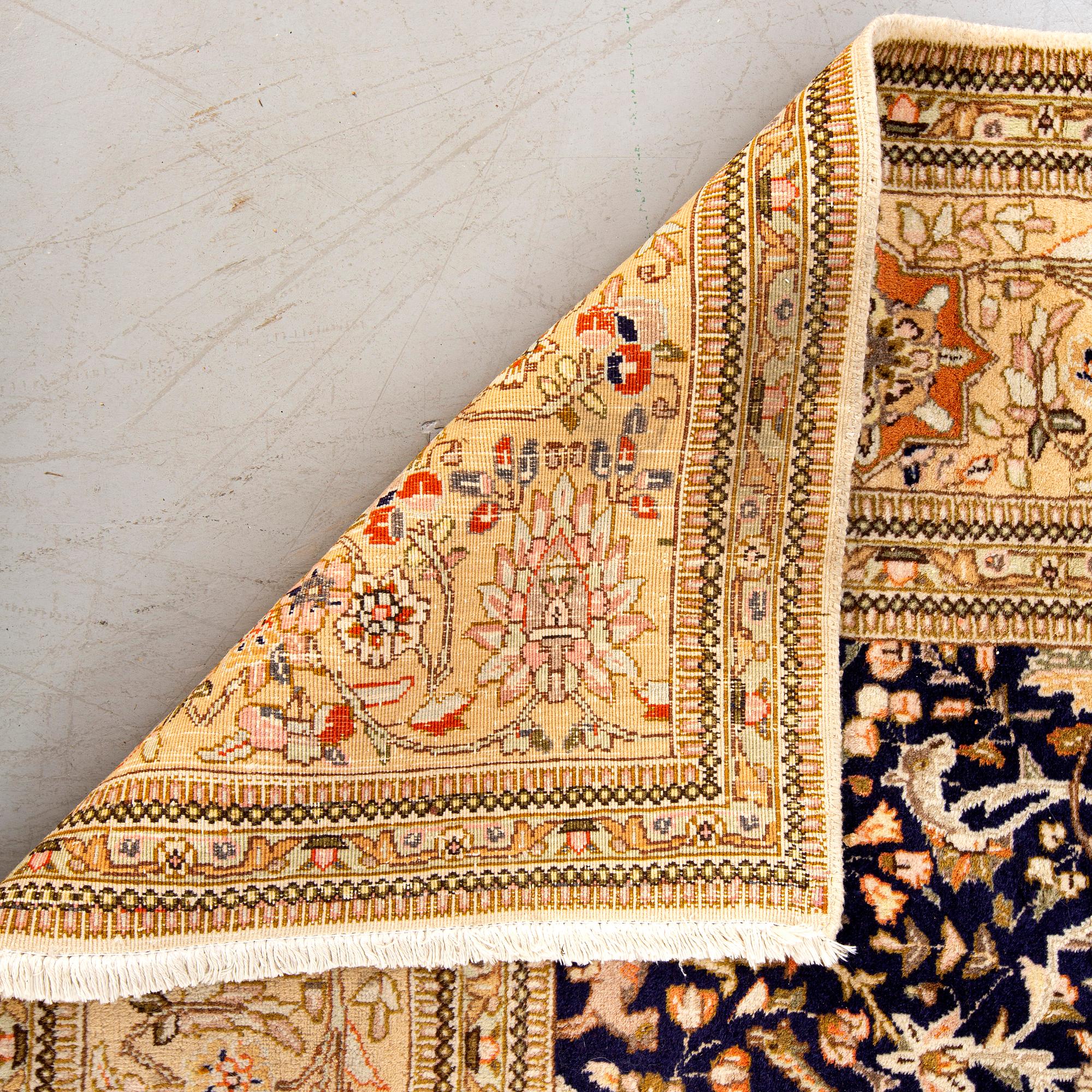 A semiantique Tabriz/Tabatabaei ca 361x288 cm.