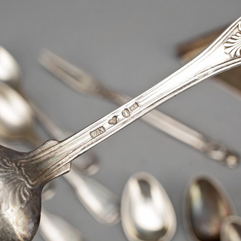 PARTI SILVER, 29 delar olika mästare bla Borgila Stockholm 1945. Total vikt  614 gr.