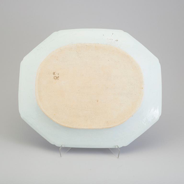 A large blue and white export porcelain platter, Qing dynasty, Qianlong (1736-95).