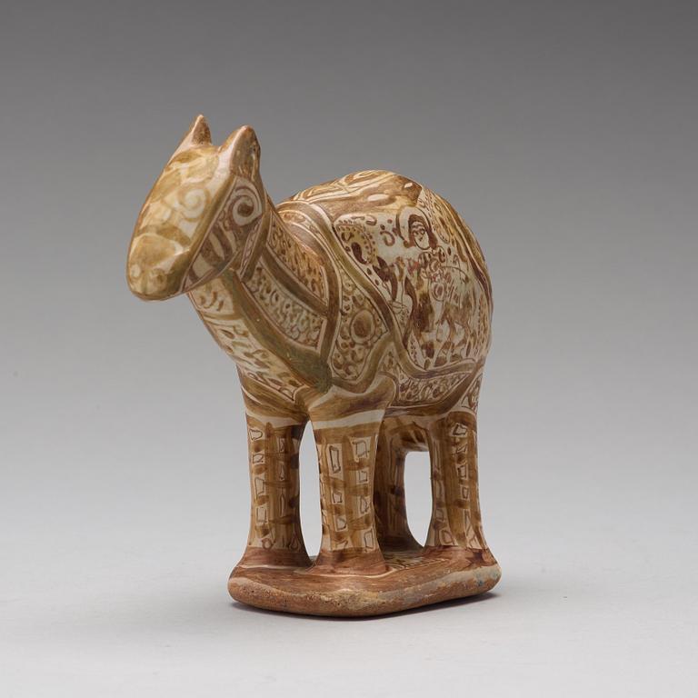 FIGURIN, DROMEDAR, lergods med lysterdekor, höjd ca 17 cm, Persien/Iran 1100-1200-tal.