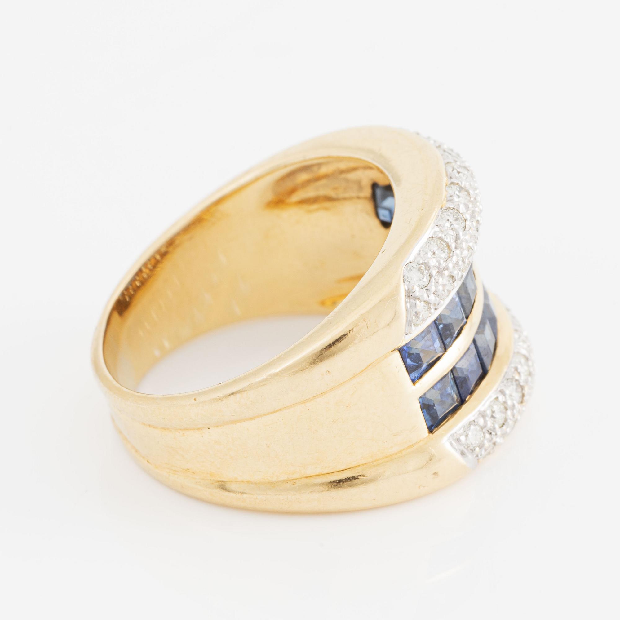 Ring, 18K gold with carré-cut sapphires and brilliant-cut diamonds.
