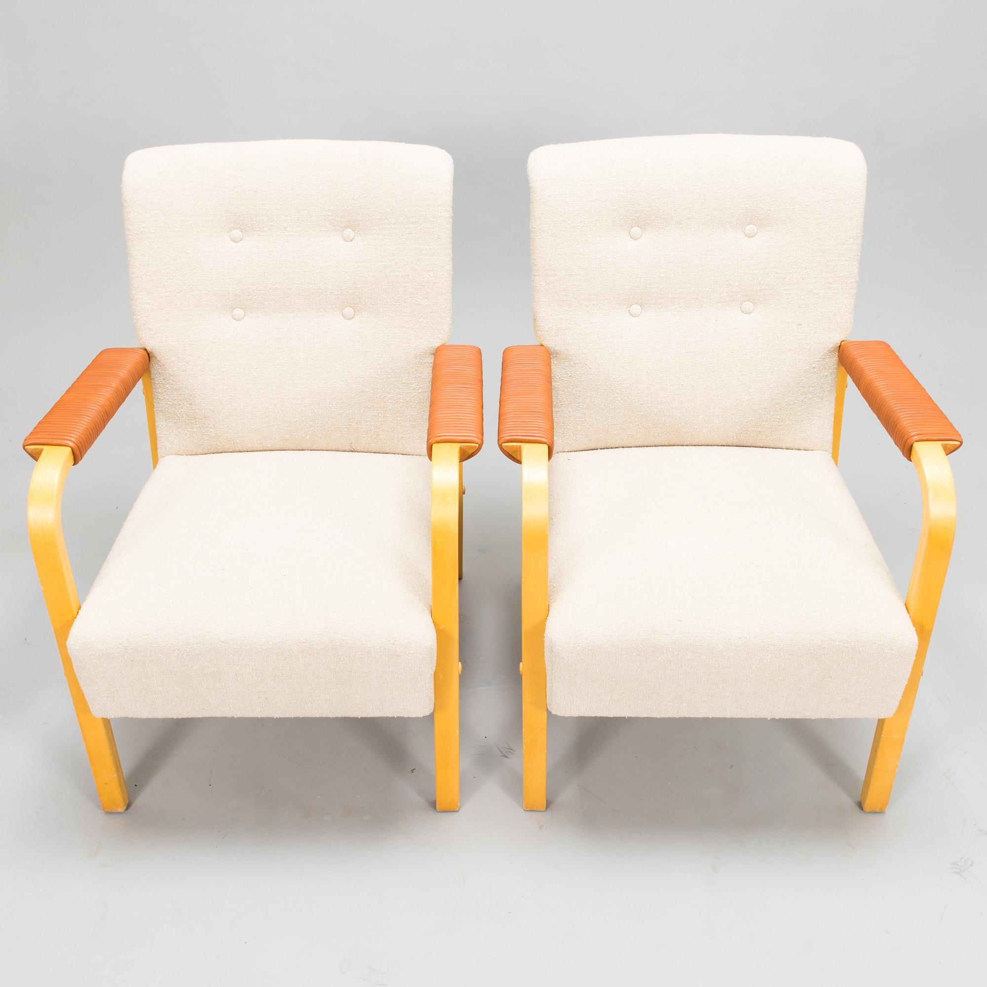 Alvar Aalto, a pair of late 20th century '47' armchairs for Artek.