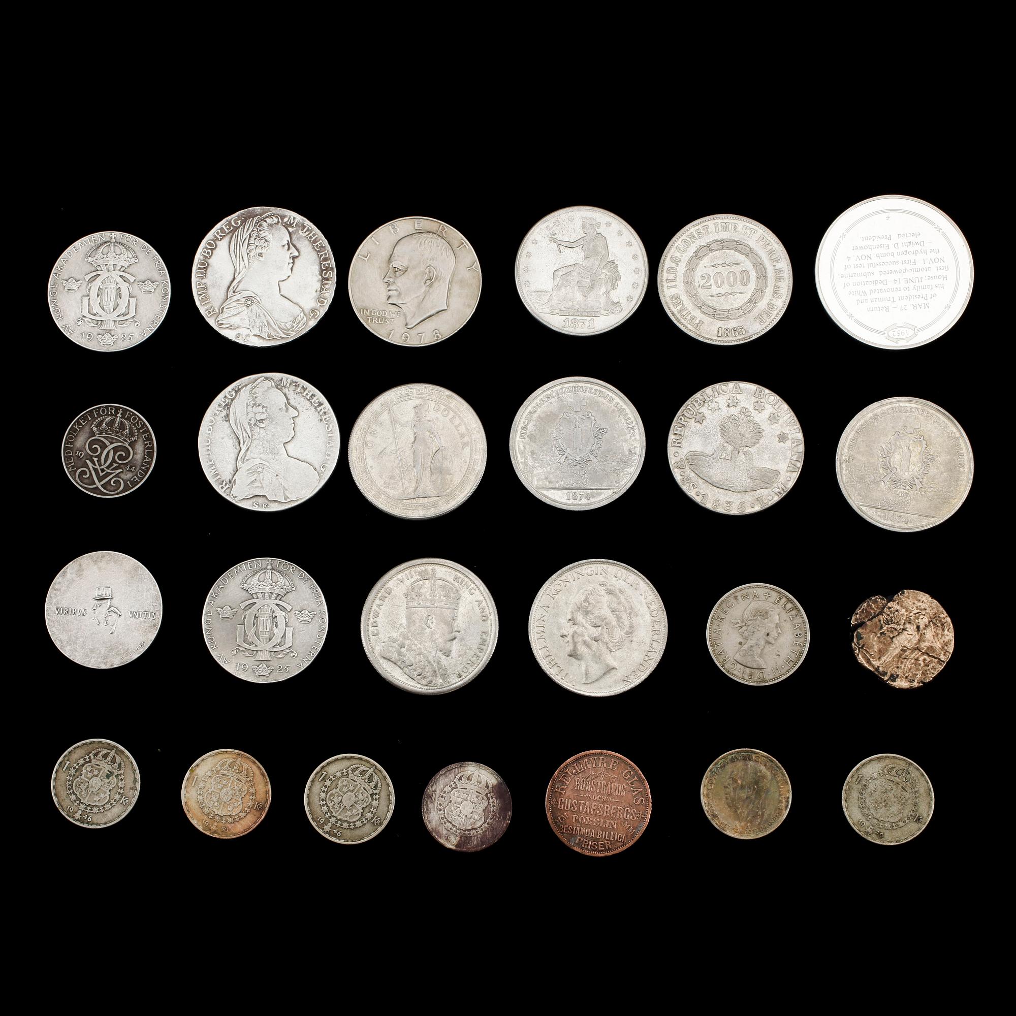 PARTI MYNT OCH PLAKETTER, 25st, bla silver, svenska och utländska.