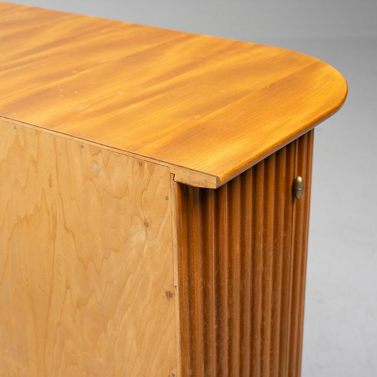 Bertil Fridhagen, a rare elm sideboard, Svenska Möbelfabrikerna, Bodafors, 1940s.