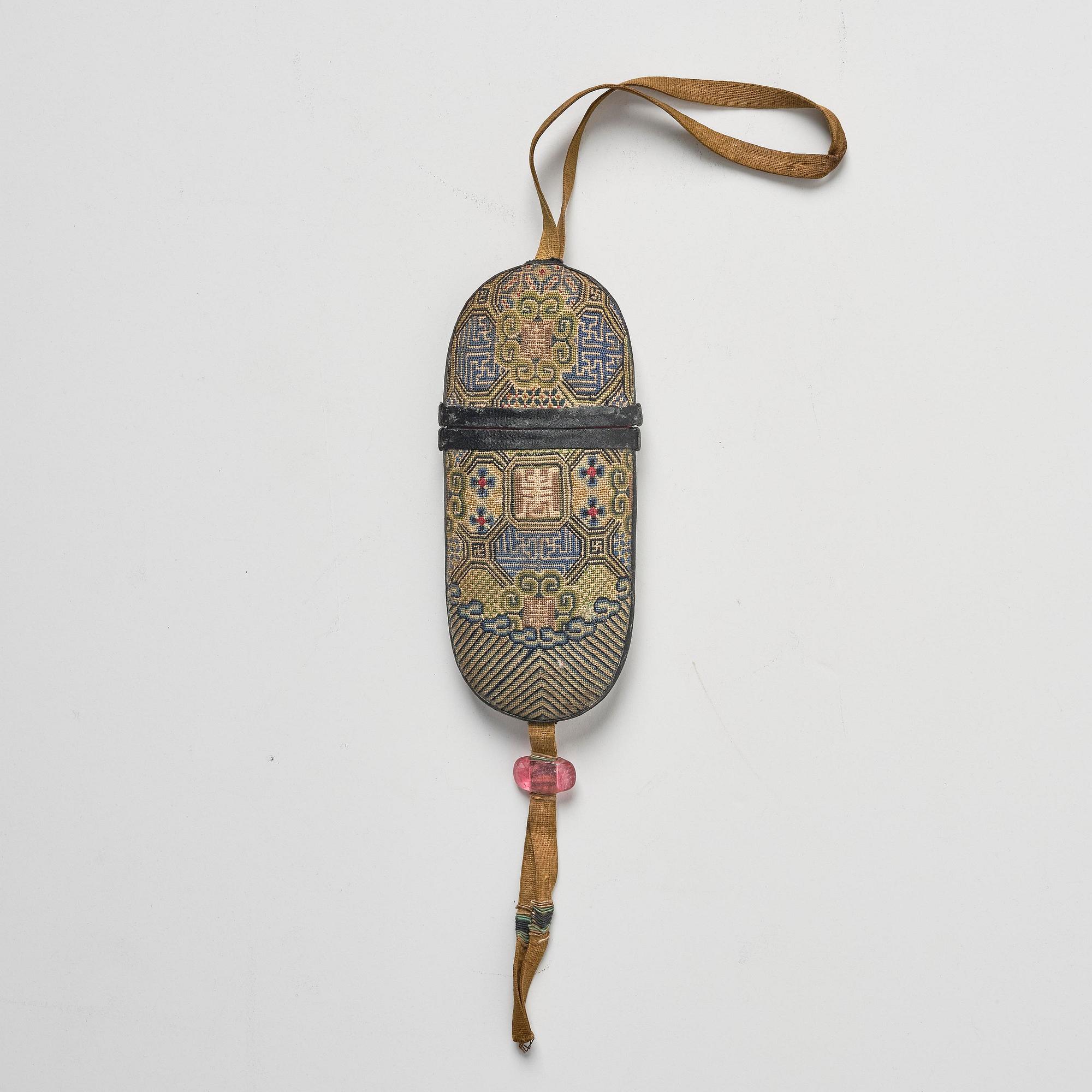 A set of three embroidered purses/ eye-glass cases, Qing dynasty, 19th century.