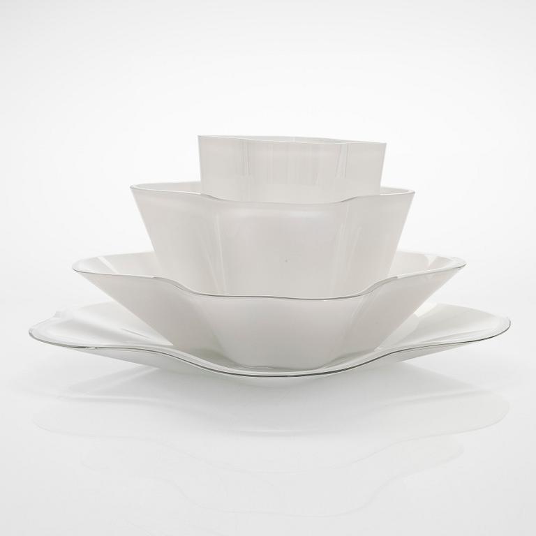 Alvar Aalto, konstglas, "Aalto-blomman", fyra delar, signerad Alvar Aalto 77 / 1985.