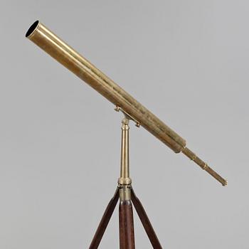 KIKARE MED GOLVSTÄLL OCH TILLBEHÖR I LÅDA, mässing, John Browning, London, sannolikt sent 1800-tal.