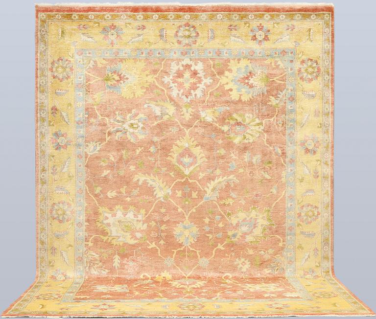 A carpet, Ziegler design, approx. 362 x 274 cm.