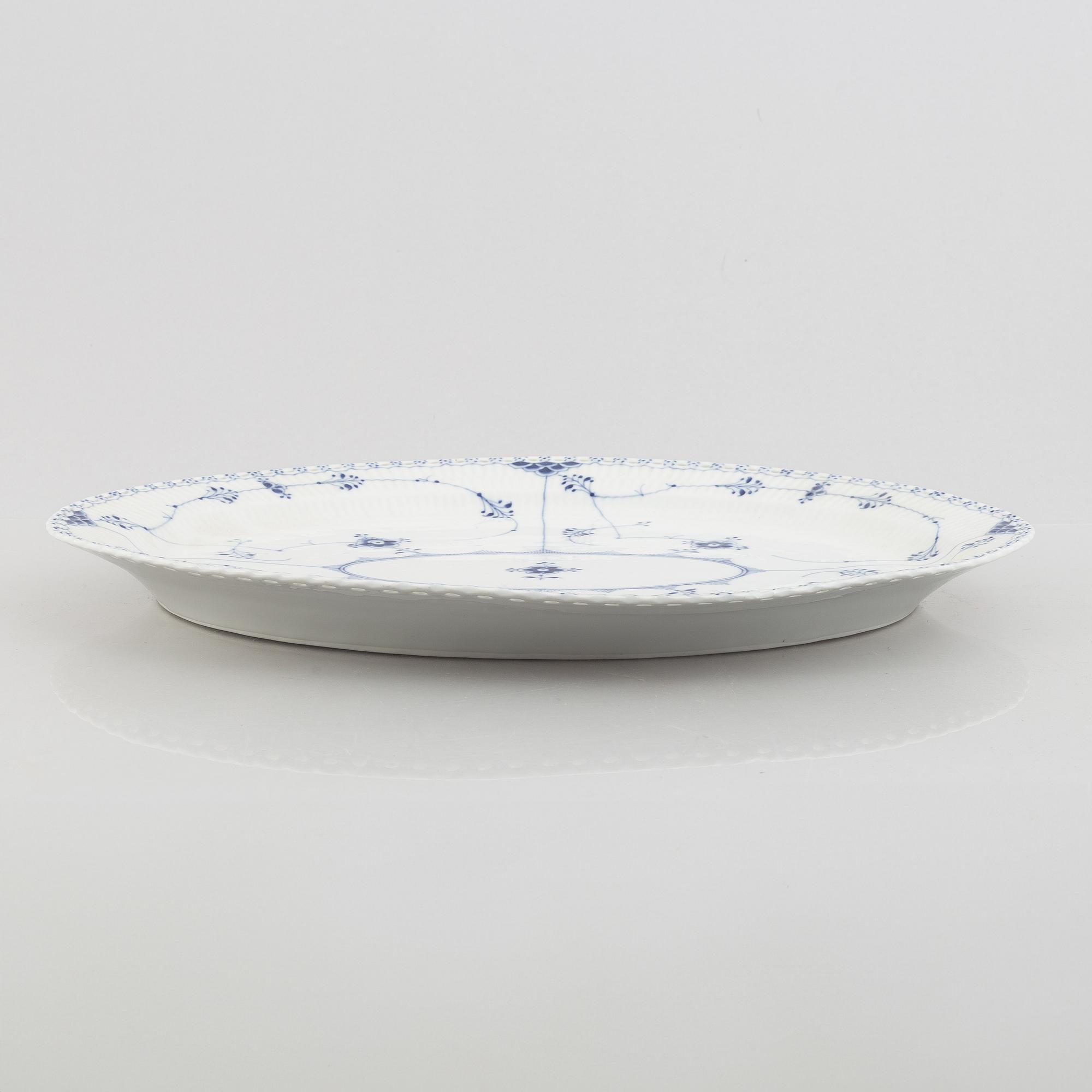 Serveringsfat, porslin, "Musselmalet helblond", Royal Copenhagen, modell 1151, 1898-1923.