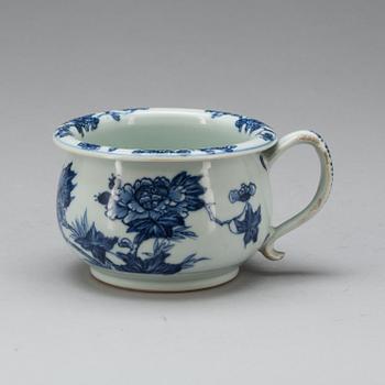 NATTPOTTA, porslin, Kina, Qianlong 1750-tal.