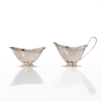 Mockakanna, sockerskål, gräddkanna samt bricka, silver, bl a Tyskland, med svenska importstämplar, 1900-tal.